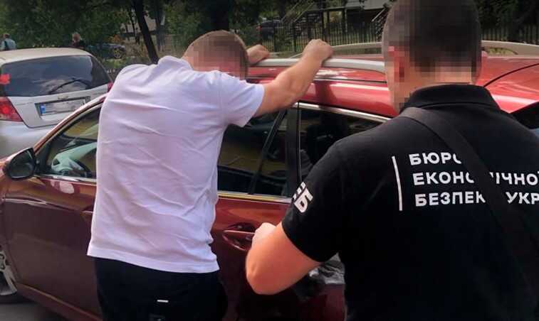 У Києві судитимуть двох фальшивомонетників, які продали понад 60 тисяч підроблених доларів