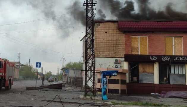 На Харківщині у Вовчанську внаслідок обстрілів поранено чоловіка, пошкоджені понад 15 будинків