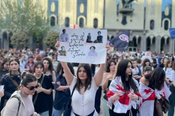 У низці міст Грузії пройшли жіночі марші проти закону про 