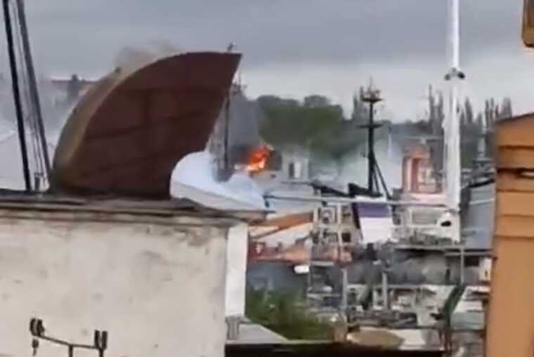 В окупованому Севастополі заявили про ракетну атаку на корабель: спалахнула пожежа
