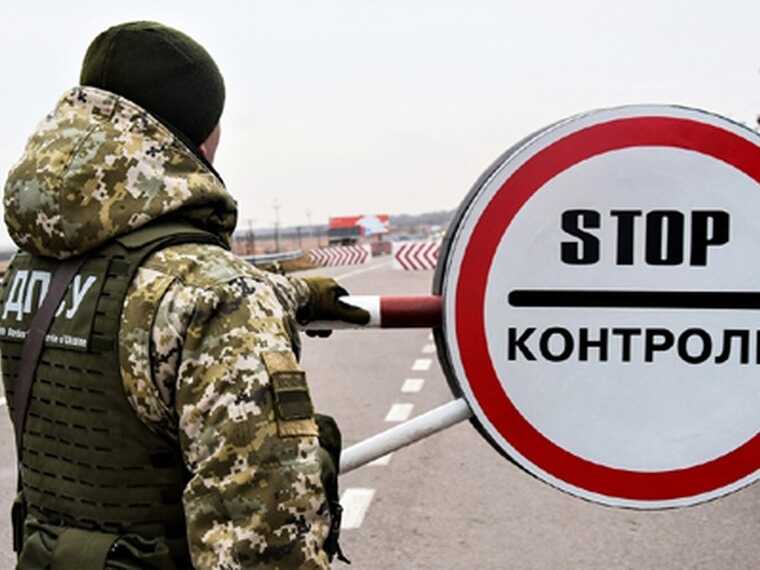 Щодня близько десятка чоловіків із «підробленими документами» намагаються залишити Україну на офіційних пунктах пропуску, — ДПСУ