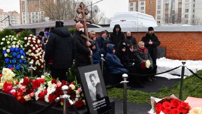 У РФ покарали священника, який провів панахиду на могилі Навального
