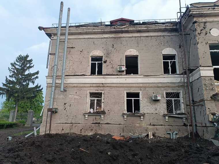 ЗС РФ ударили ракетами С-300 по центру селища Золочів у Харківській області, – ОВА