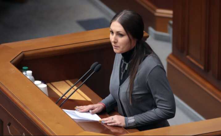 Нардепка Федина заявила, що за останні 2 дні отримала сотні листів від українців, яких відрізали від консульських послуг за кордоном