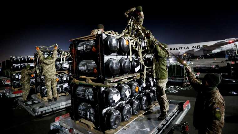 Постачання пакета військової допомоги США може затриматися на 2-3 місяці, а фронту досягнути ще пізніше, — ЗМІ