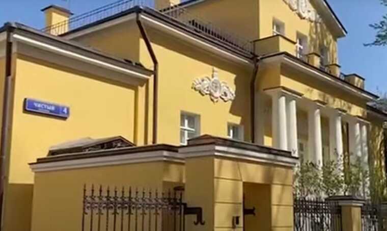 У мережі публікують відео палацу путінського топ-чиновника, якого було узято під варту