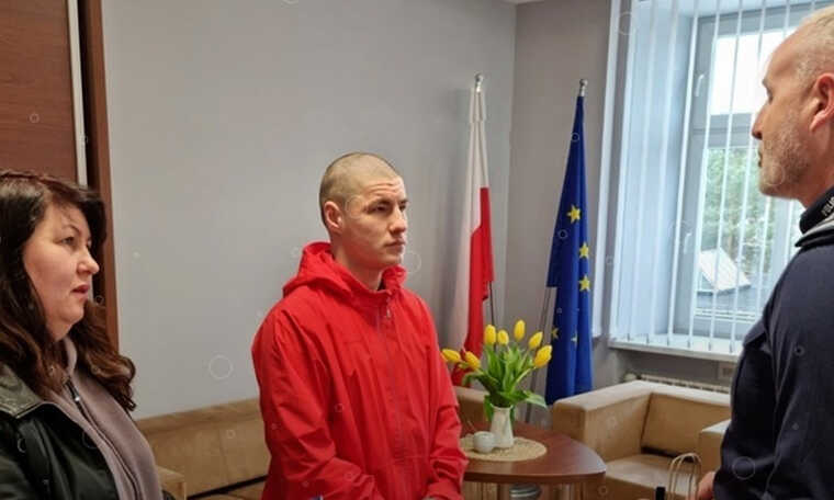 У Польщі підліток із України допоміг побитому пенсіонеру: віддав своє взуття, куртку та відвів у поліцію