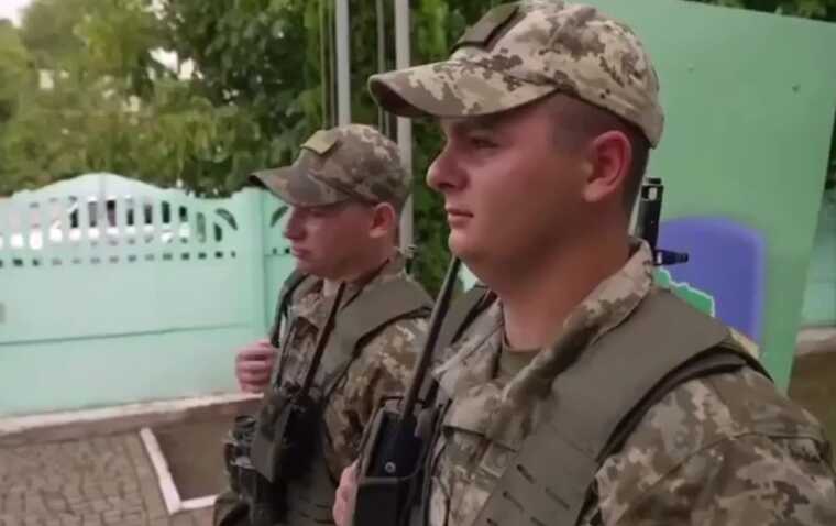 Україна відловлює на кордоні своїх громадян, які намагаються незаконно втекти від війни, – ВВС