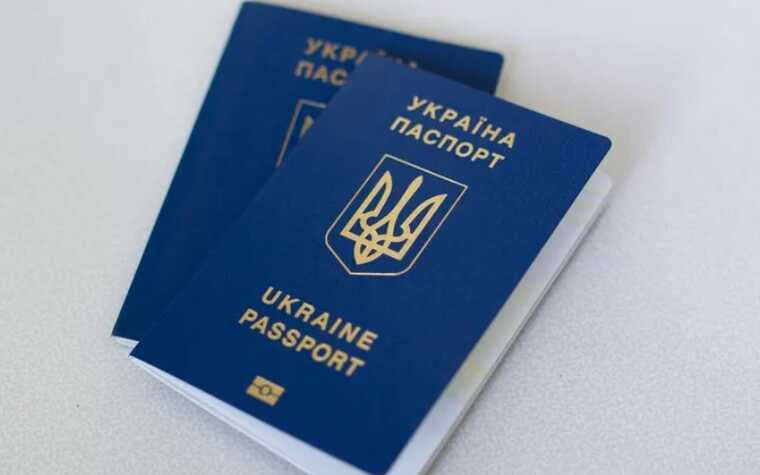 Кремінь звернувся до Кабінету міністрів через російську мову в українських паспортах