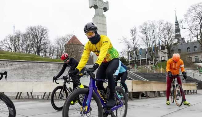 Естонський депутат розпочав велопробіг, щоб зібрати гроші для ЗСУ