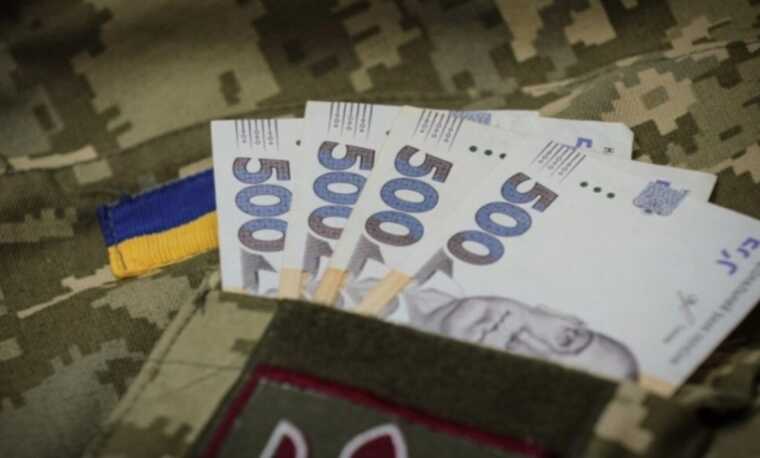 З 1 травня в Україні перерахують зарплати військових