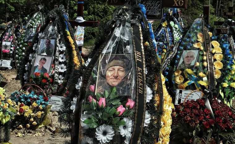 Фотограф оприлюднив фото Лісового кладовища в Києві, де поховані українські захисники
