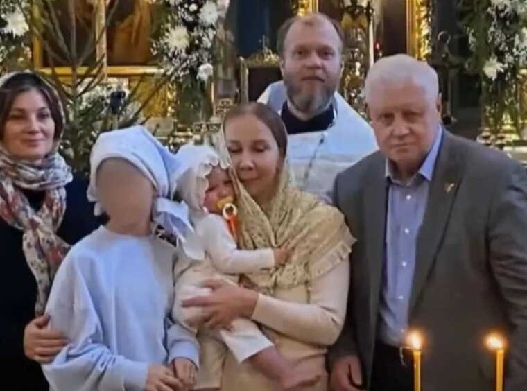 Депутат російської Держдуми Миронов похрестив викрадену в Херсоні дитину