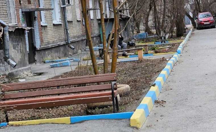 У Росії запанікували через синьо-жовтий бордюр: звинуватили в 