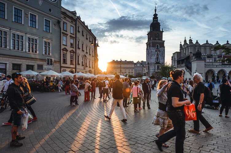 Населення Польщі на кінець 2023 року скоротилось на 130 000 осіб