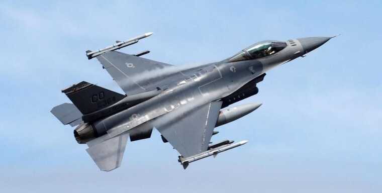 У США розбився військовий винищувач F-16