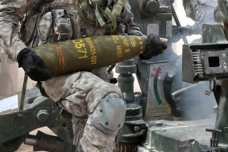 Американський конгресмен закликав передати Україні більше касетних боєприпасів