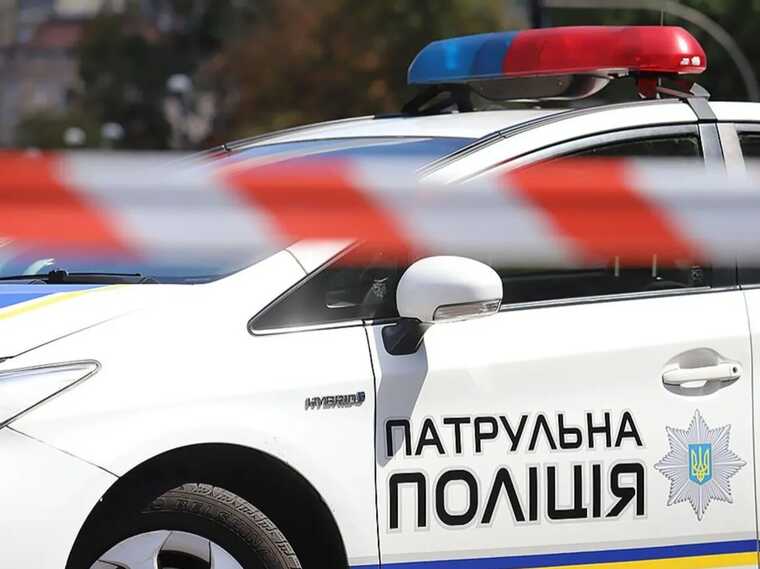 У Києві чоловік зустрів поліцію з мечем після заяви на нього про напад