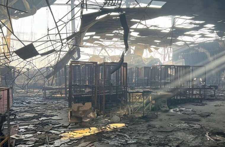 Ракетний удар по депо та відділенню «Нової Пошти» в Одесі: згоріло більше 900 посилок