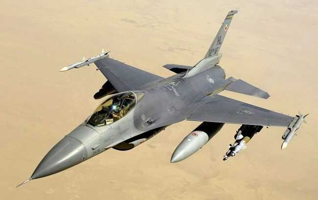 У Повітряних силах заявили, що бойові вильоти F-16 відбудуться не одразу після прибуття літаків в Україну