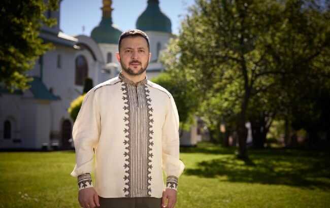 Українці стають навколішки лише в молитві, і ніколи – перед загарбниками, – Зеленський