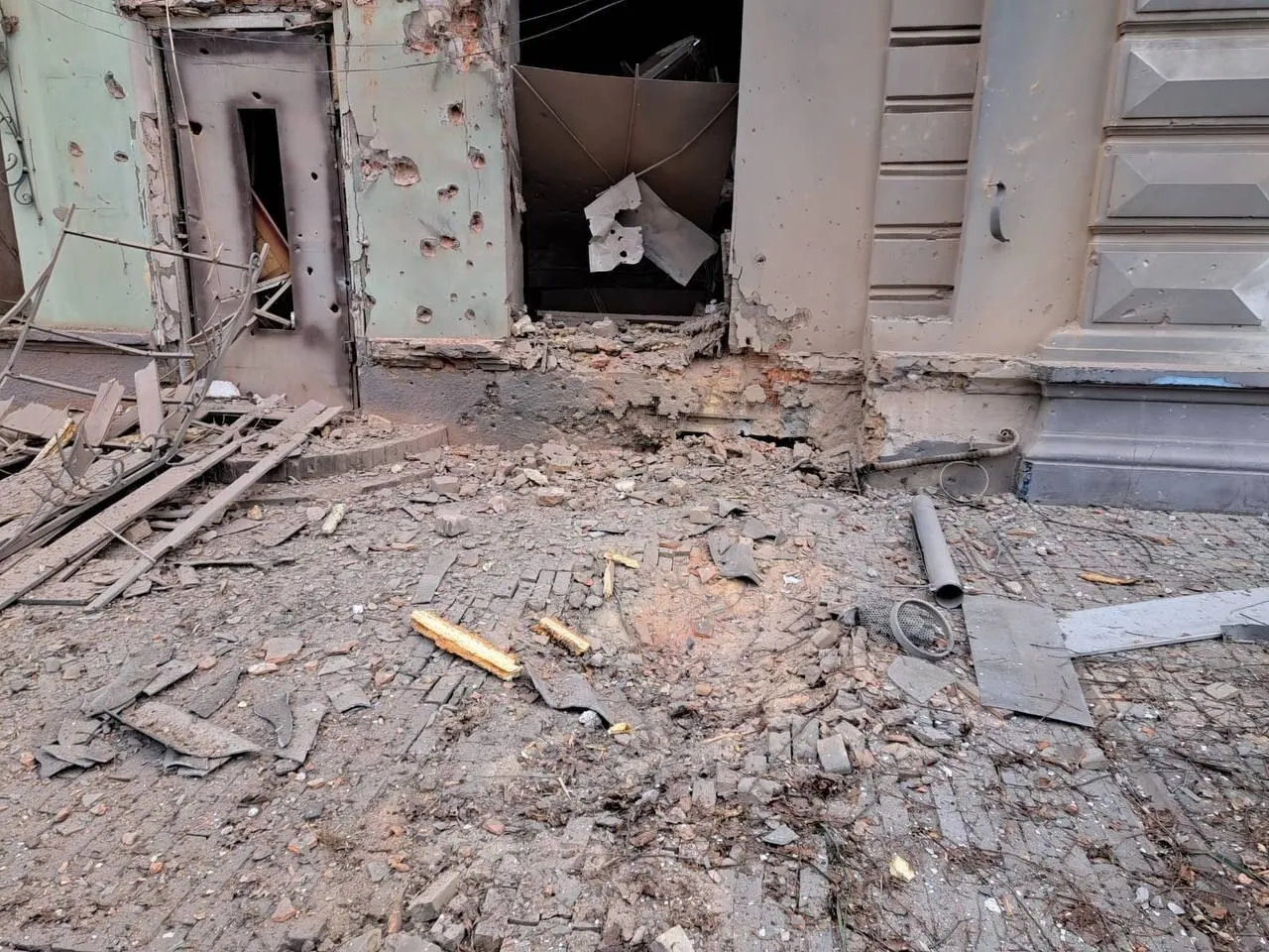 Окупанти вдарили по Нікополю, постраждало шестеро осіб: серед поранених – семирічний хлопчик. Фото