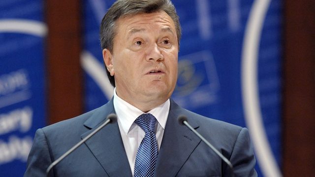 Янукович грозится сам допросить Порошенко