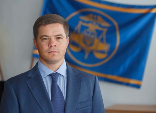 Руководитель Киевской таможни подает иск в суд на программу "Гроші" в связи с распространенной недостоверной информацией