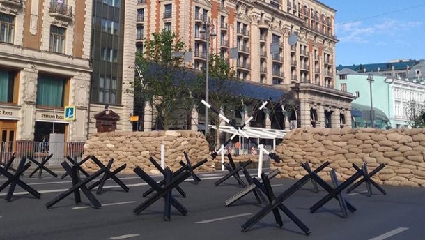 У Кремля установлены баррикады: Россия начала митинги