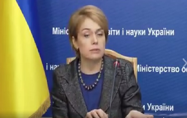 Це міністерство слід розігнати, міністра і заступника міністра притягнути до кримінальної відповідальності за сприяння сепаратизму в Україні, – журналіст