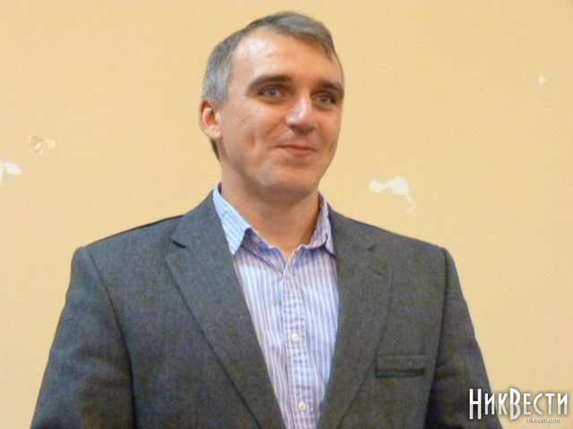 Мэру Николаева, сбежавшему от полиции через окно, вручили протокол о коррупционном нарушении