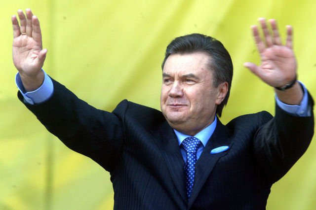 Янукович подал в Генпрокуратуру и НАБУ заявление на судей по делу о госизмене