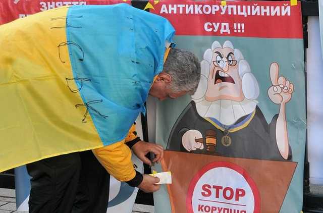 Страшный антикоррупционный суд: почему Порошенко и Ко как черти ладана боятся его создания
