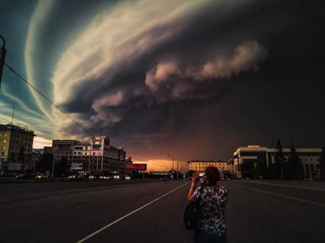 Репетиция апокалипсиса: Российский город Барнаул пережил жуткий ураган, есть жертвы