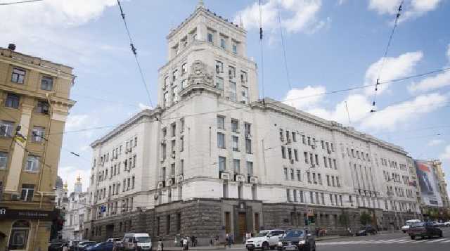 Смертельное нападение в Харькове: появилось первое видео из холла мэрии