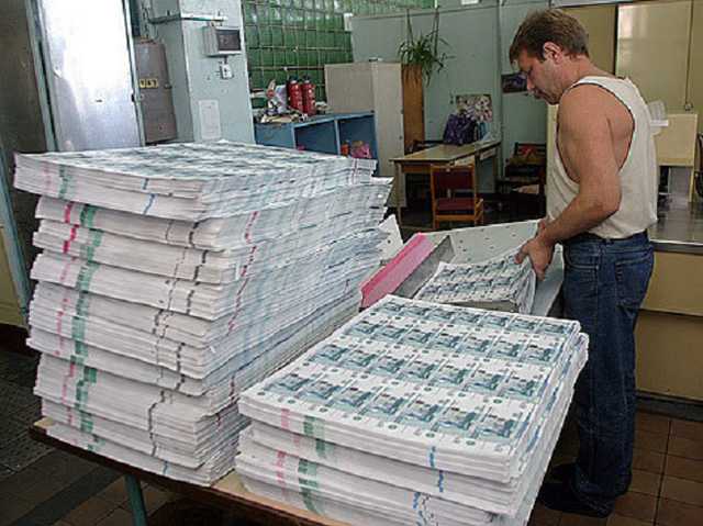 6 триллионов. Денежный печатный станок. Производство денег. Деньги печатать. Печатный станок рубли.