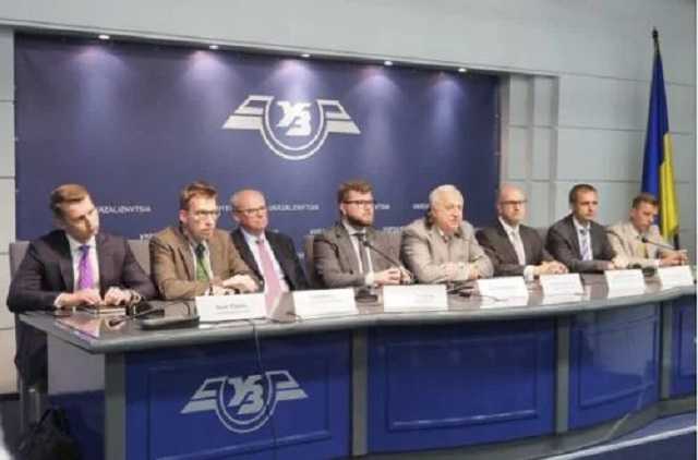 Члены Набсовета "Укрзализныци" ежемесячно начисляли себе зарплаты по 500 тыс