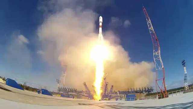 СМИ: Российский военный спутник сошел с орбиты и сгорел