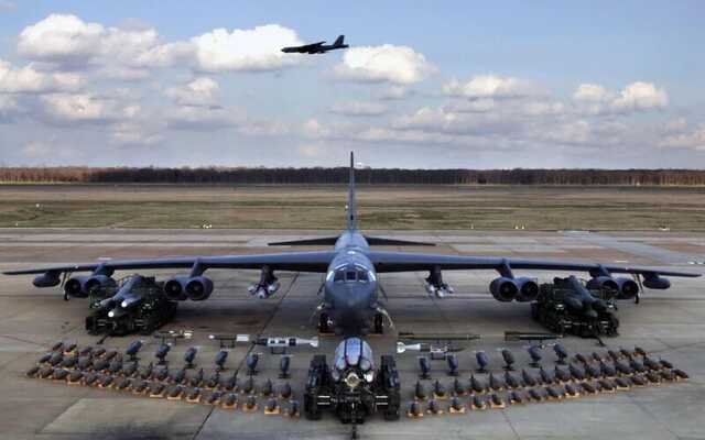      B-52   , - Reuters