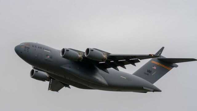 Военный самолет США нарисовал пенис в небе возле российской авиабазы