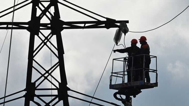 As a result of Russian shelling in Ochakiv, power lines and the Internet were damaged