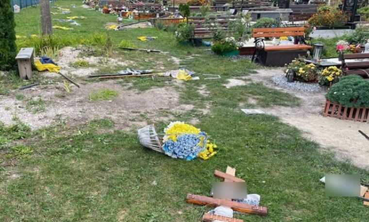 На Тернопільщині затримали вандала, який пошкодив 11 могил військових