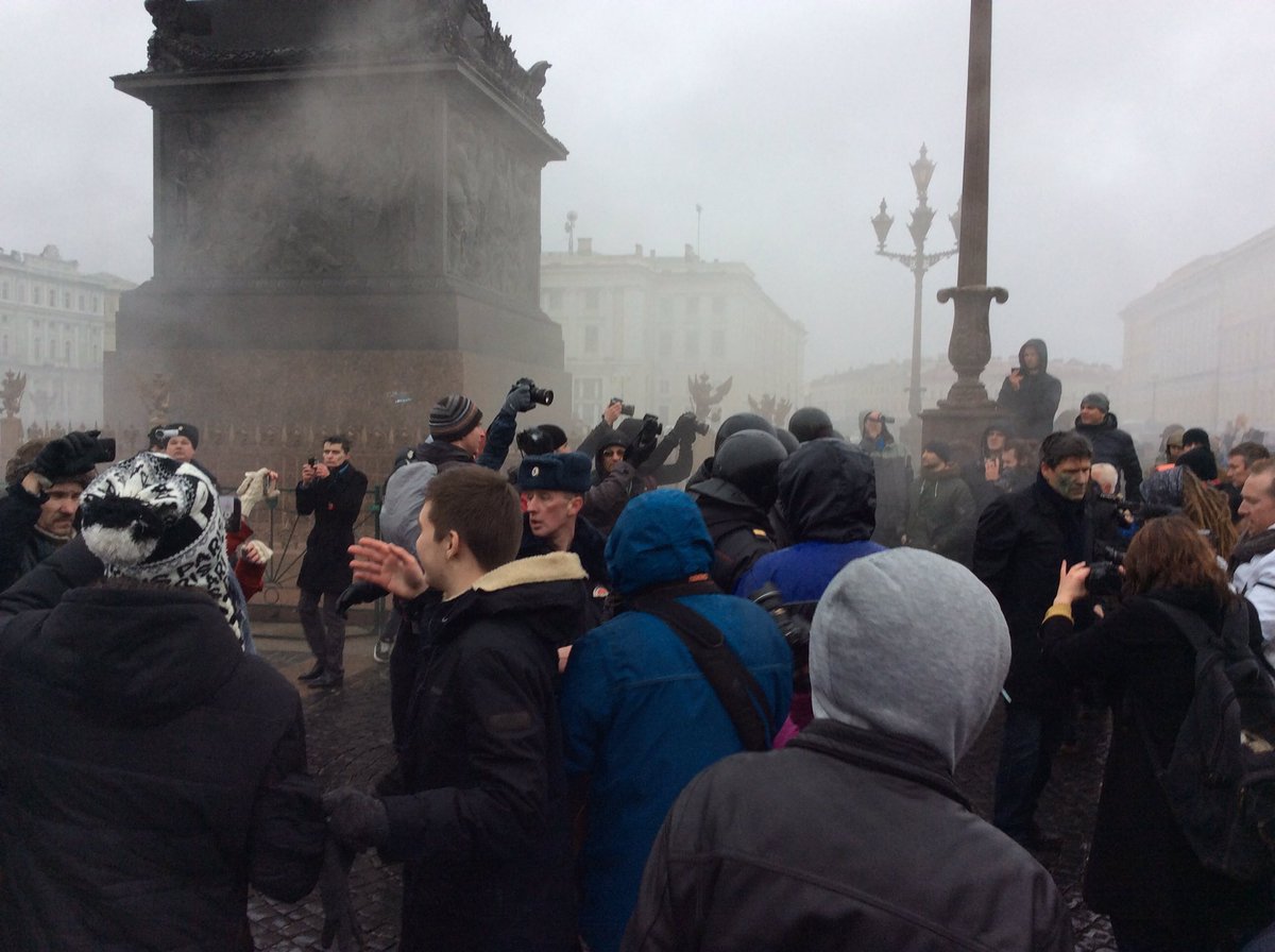 Петербург 10 октября. Манифестации в Санкт-Петербурге на Дворцовой площади. Дворцовая площадь митинг СПБ. Дворцовая площадь революция. Протесты на Дворцовой площади.