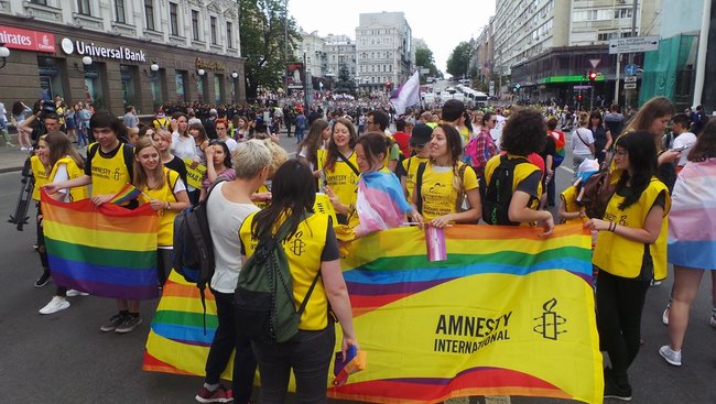 Марш равенства начался в Киеве: среди участников - нардепы ВР, дипломаты и политики ЕС 12