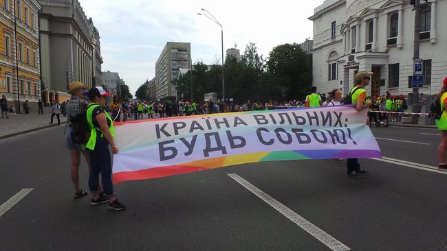 Марш равенства начался в Киеве: среди участников - нардепы ВР, дипломаты и политики ЕС 16