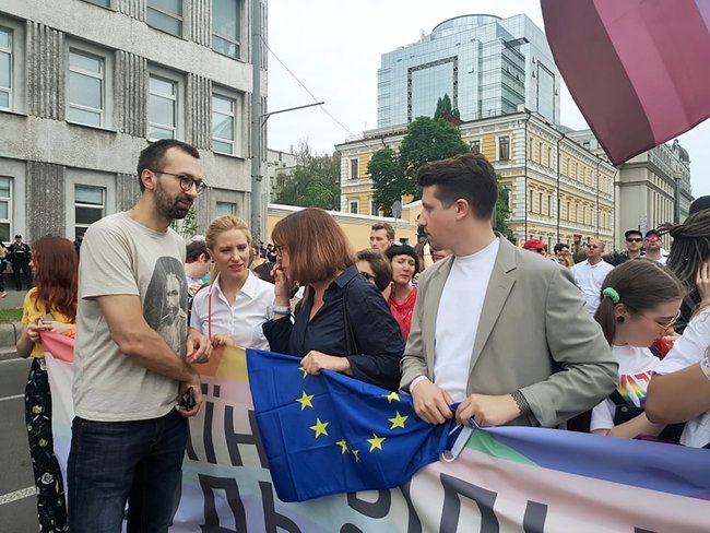Марш равенства начался в Киеве: среди участников - нардепы ВР, дипломаты и политики ЕС 04