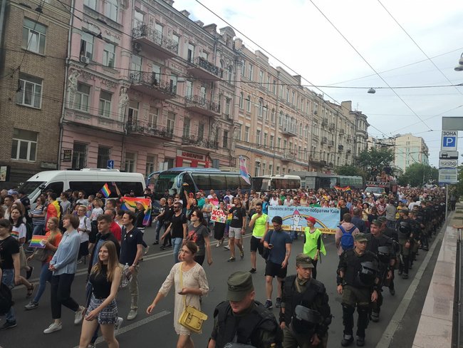 Марш равенства начался в Киеве: среди участников - нардепы ВР, дипломаты и политики ЕС 07