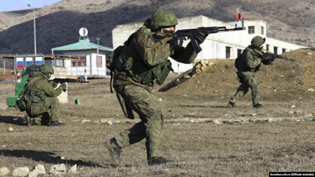 После аннексии Крыма в 2014 году Россия проводит регулярные военные учения на полуострове