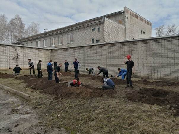 Второкурсники рыли окопы на уроках ОБЖ