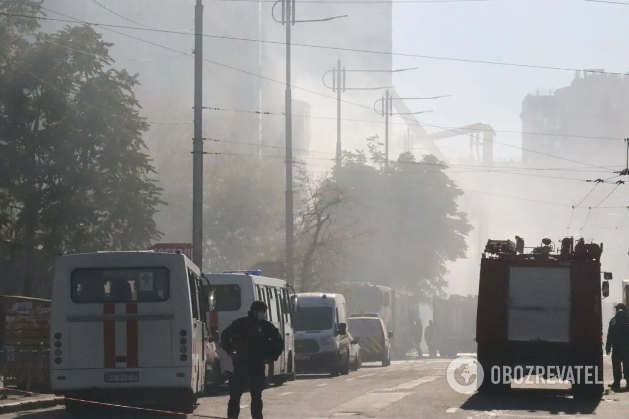 Під завалами багатоповерхівки знайшли тіла двох загиблих: усі подробиці атаки дронів-камікадзе на Київ. Фото і відео